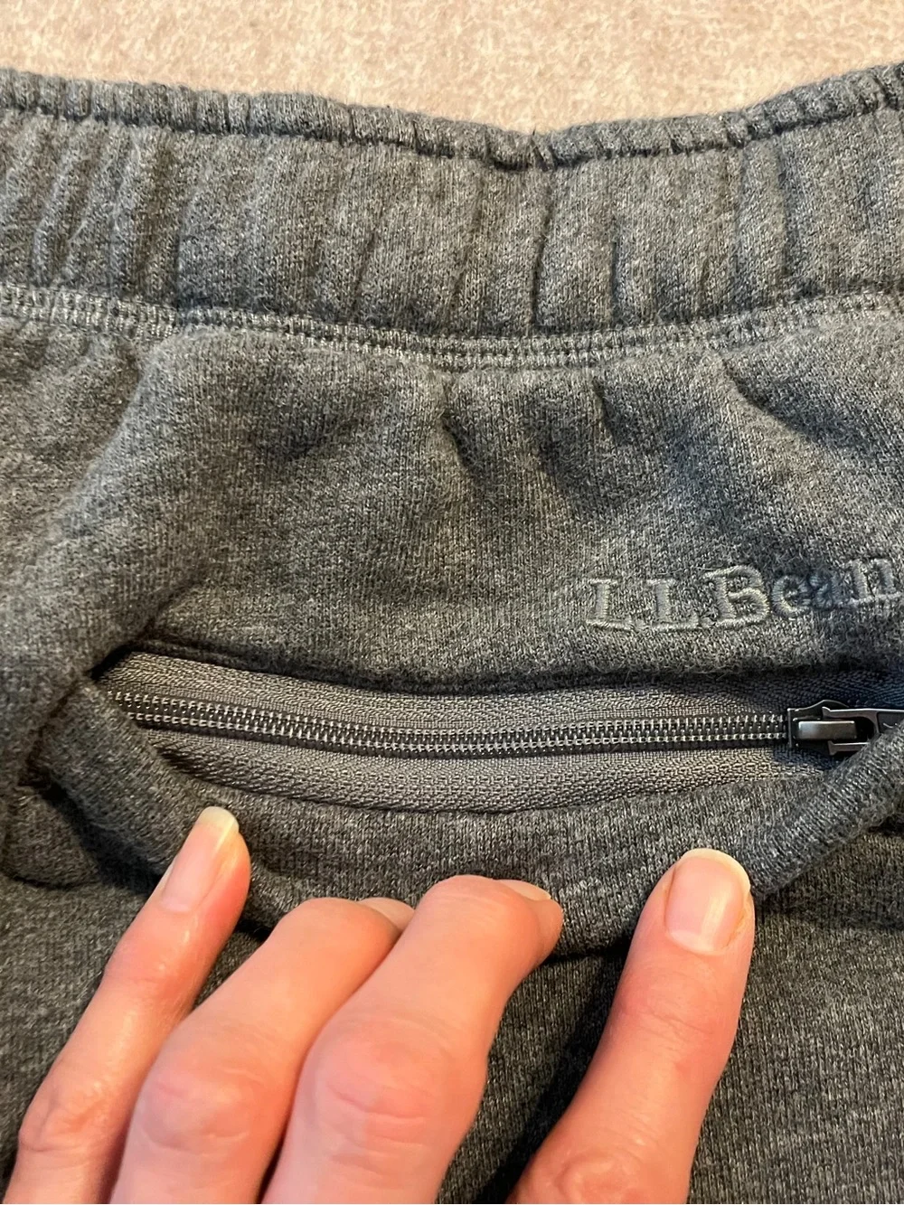 L.L.Bean Men’s Charcoal Gray Fleece Sweatpants Joggers Zip Pockets